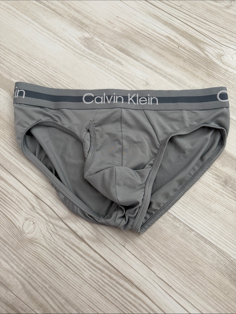 Calvin Klein Men's Briefs in Gray with Logo Waistband